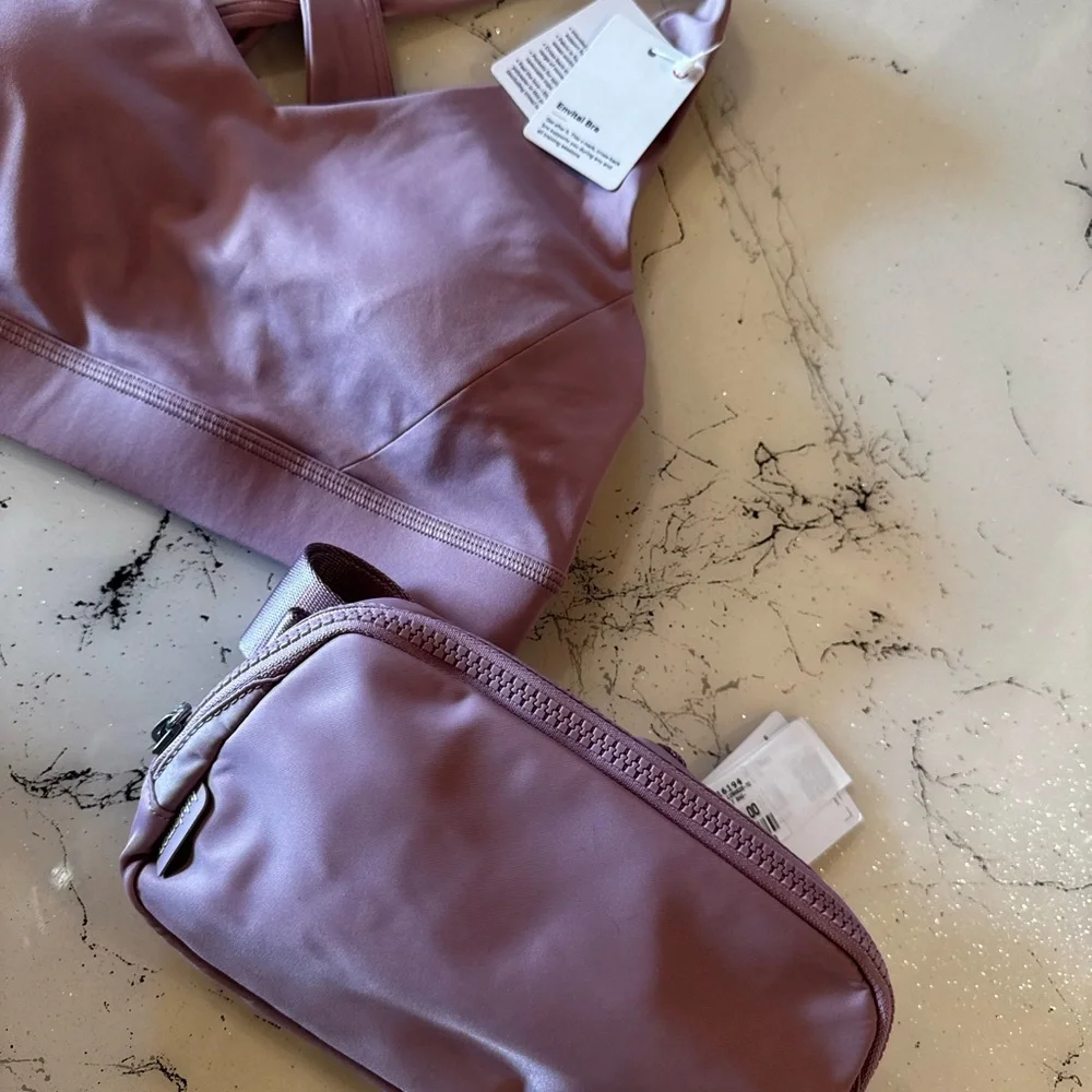 lululemon athletica Women's Envital b/c cup Sports Bra with everywhere belt bag - Picture 11 of 13